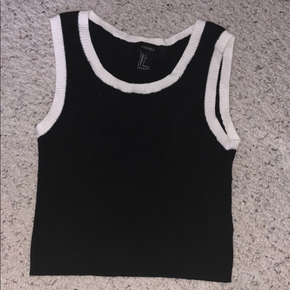 Blank and white knit tank